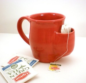 mug avec espace de rangement pour un sachet de thé, rouge