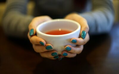 Le thé blanc est-il riche en caféine (théine) ?