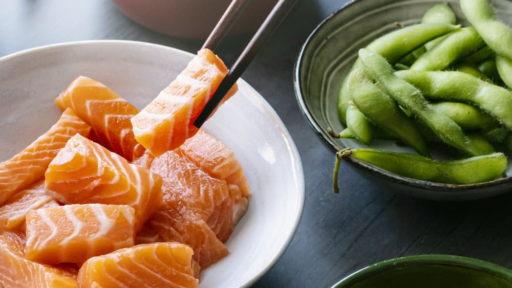 saumon crû en sashimi