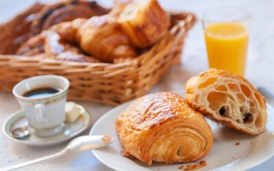 Quel est le petit-déjeuner français typique ?
