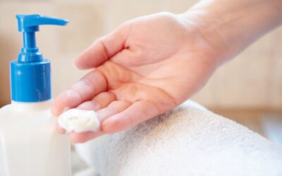 Mains très sèches : 10 traitements naturels efficaces