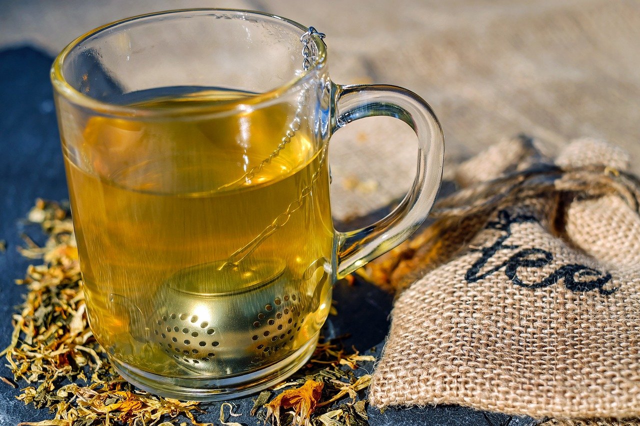 Boule à thé dans sa tasse