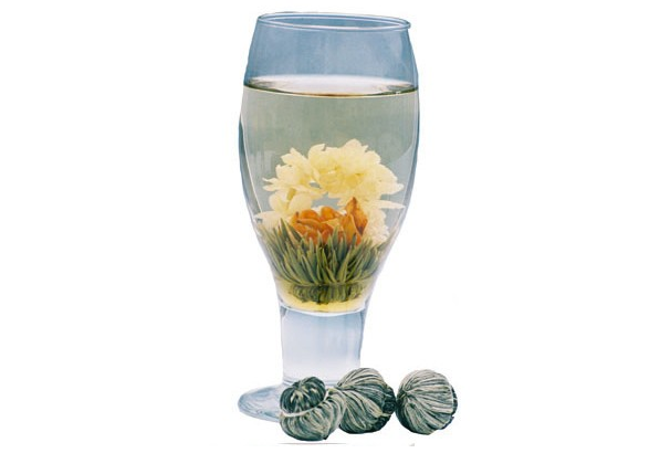 Fleur de thé dans son verre