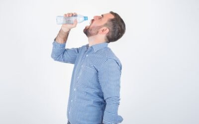 Eau riche en sodium : laquelle choisir ? Quels risques en cas d’excès ?