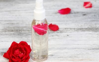 Faire son eau de rose maison en 3 étapes faciles